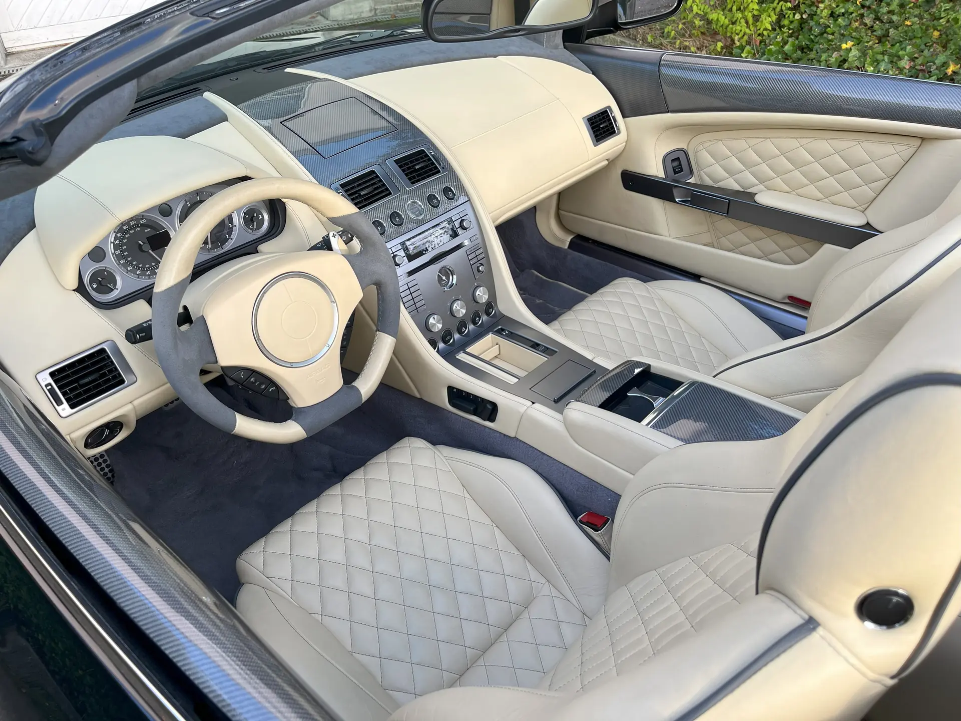 Aston Martin DB9 Volante Touchtronic — Cabriolet légendaire, 10 800 km seulement — vista esterna