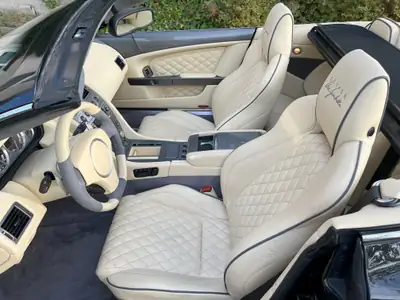 Aston Martin DB9 Volante Touchtronic — Cabriolet légendaire, 10 800 km seulement — vista posteriore