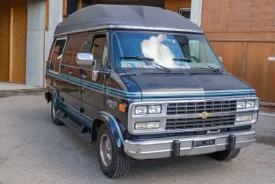 Chevrolet G-Van Sherrod Imperial — Conversion Van collector, série limitée 15 ans — vue extérieure