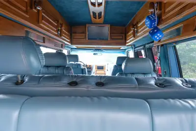 Chevrolet G-Van Sherrod Imperial — Conversion Van collector, série limitée 15 ans — Miniature 7