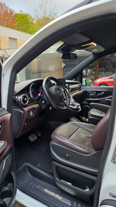 Mercedes-Benz V 250 d Swiss Edition — Monospace premium 4Matic, sièges climatisés et sécurité avancée — Miniature 12