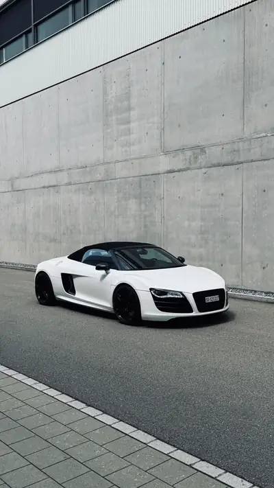 Audi R8 V10 Spyder 5.2 R-Tronic — Supercar décapotable, 525 ch, entretien récent — exterior view