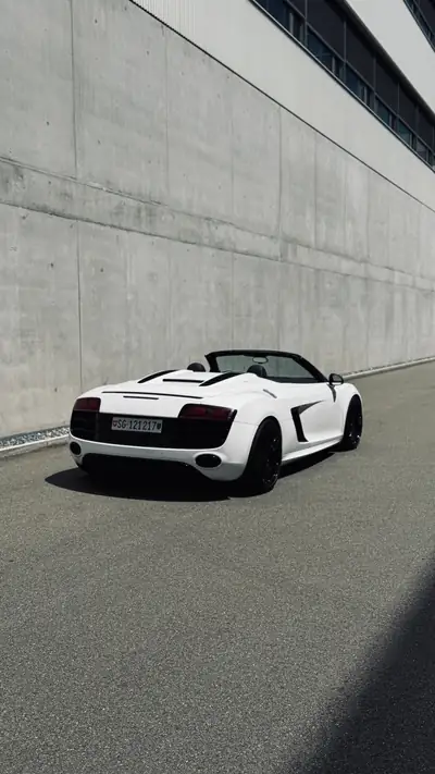 Audi R8 V10 Spyder 5.2 R-Tronic — Supercar décapotable, 525 ch, entretien récent — rear view