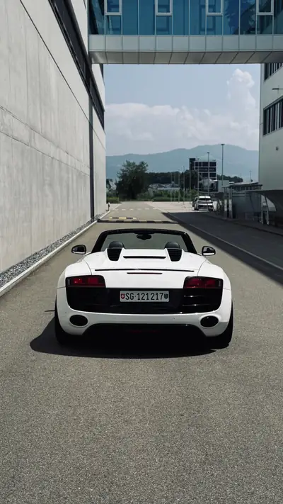 Audi R8 V10 Spyder 5.2 R-Tronic — Supercar décapotable, 525 ch, entretien récent — interior