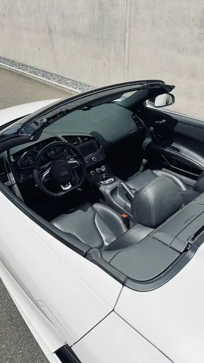 Audi R8 V10 Spyder 5.2 R-Tronic — Supercar décapotable, 525 ch, entretien récent — Thumbnail 9
