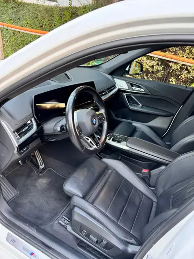 BMW X1 xDrive 23i 48V M Sport — SUV compact hybride, 70 000 km seulement — interior