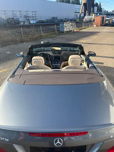 Mercedes-Benz SL 63 AMG — Roadster légendaire 585 ch, état de collection exceptionnel — Miniatura 13