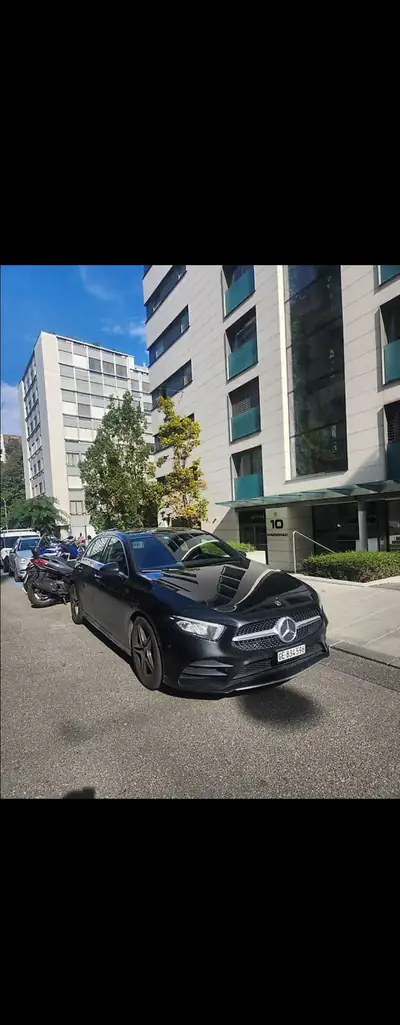 Mercedes-Benz A 250 AMG Line — Berline compacte sportive, 224 ch et 95'000 km — fianco