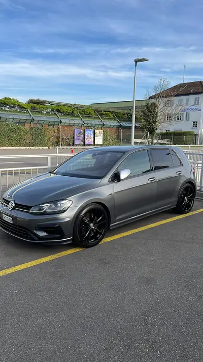 VW Golf VII R 2.0 TSI 4Motion — Berline sportive polyvalente, 67 000 km seulement — Armaturenbrett