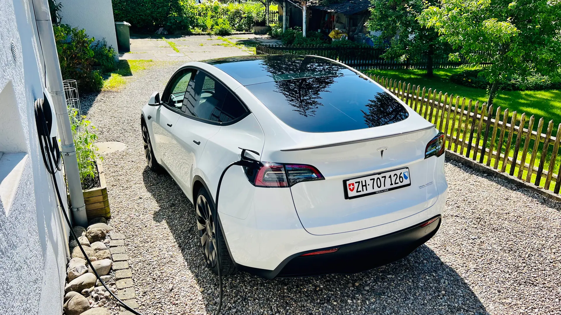 Tesla Model Y Performance — SUV électrique 534 ch, Autopilot inclus, très faible kilométrage — vue extérieure