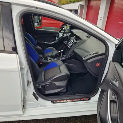 Ford Focus 2.0 SCTi ST-2 — Break sportif 250 ch, faible kilométrage — Miniatur 8
