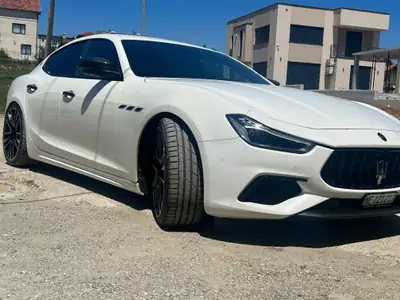 Maserati Ghibli S Q4 — Berline de prestige, 430 ch et transmission intégrale — Seitenansicht
