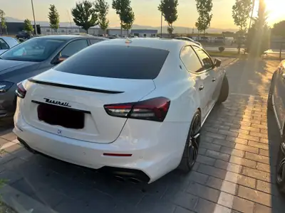 Maserati Ghibli S Q4 — Berline de prestige, 430 ch et transmission intégrale — Innenraum