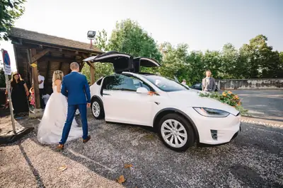 Tesla Model X 7 Places 100D — SUV électrique premium avec conduite autonome complète — côté