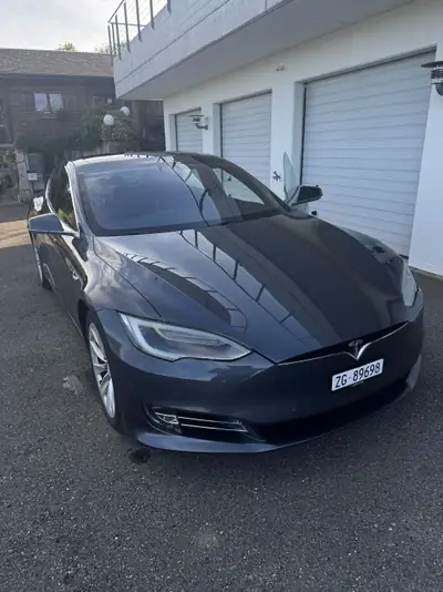 Tesla Model S 90D — Berline électrique haute performance, 518 ch et traction intégrale — interni