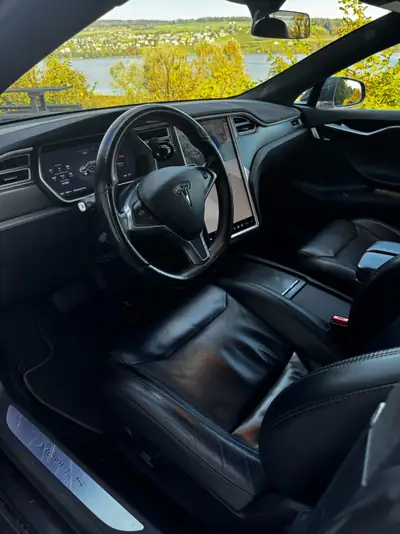 Tesla Model S 90D — Berline électrique haute performance, 518 ch et traction intégrale — Miniatura 7