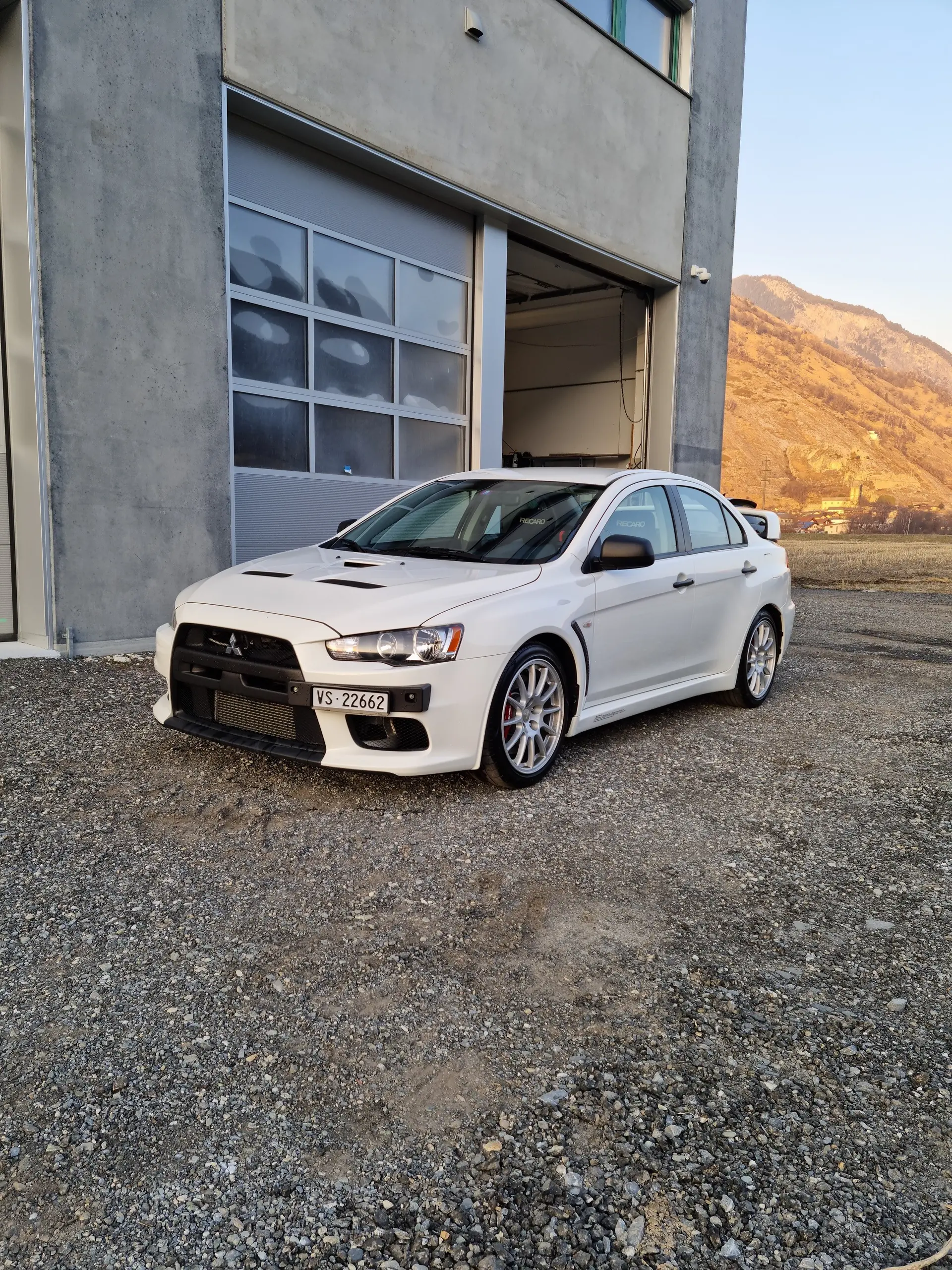 Mitsubishi Lancer Evo X RSC — Berline sportive 295 ch, très faible kilométrage — vue extérieure