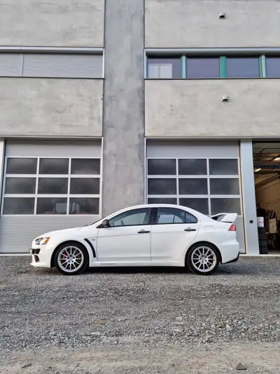Mitsubishi Lancer Evo X RSC — Berline sportive 295 ch, très faible kilométrage — côté