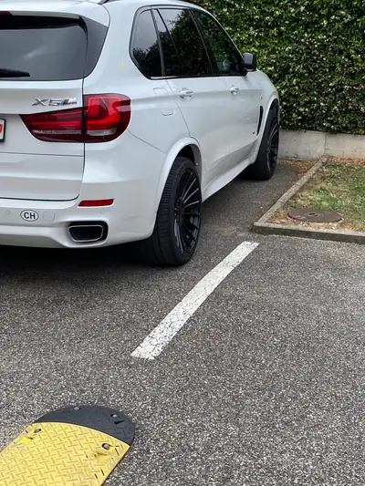 BMW X5 xDrive 30d Steptronic — SUV premium diesel, entretien réduit — vue extérieure