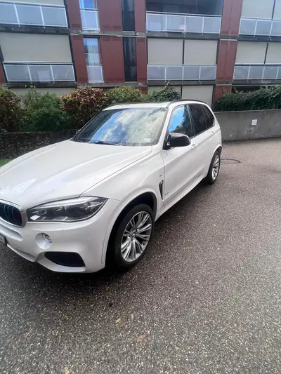 BMW X5 xDrive 30d Steptronic — SUV premium diesel, entretien réduit — intérieur