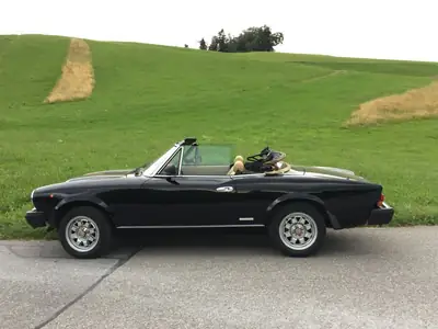 Fiat 124 Spider DS Europa 1983 — Cabriolet mythique en excellent état, prêt pour l'été — côté