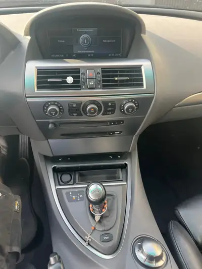 BMW 630i Coupé 2005 — Élégance sportive et moteur performant, sans accident — Miniatura 8