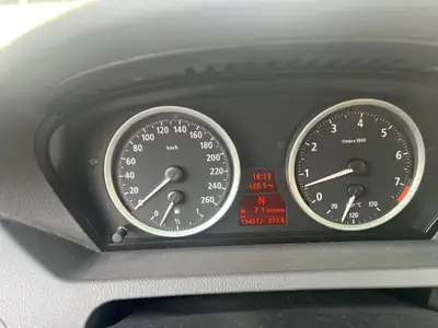 BMW 630i Coupé 2005 — Élégance sportive et moteur performant, sans accident — Miniatura 9