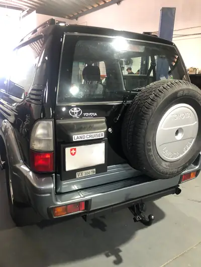 Toyota Land Cruiser 3.0 TD J 90 — Légende du tout-terrain, fiabilité éprouvée — interni