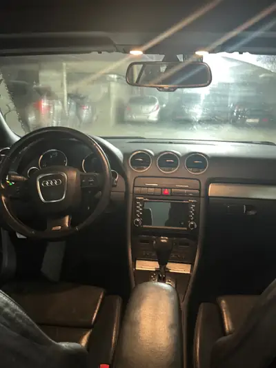 Audi A4 Cabriolet 2.0T FSI — Décapotable sportive, 200 ch et boîte multitronic — dashboard