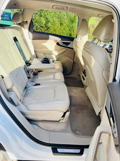 Audi Q7 3.0 TDI Hybrid quattro — SUV premium 7 places, motorisation hybride diesel — vista posteriore