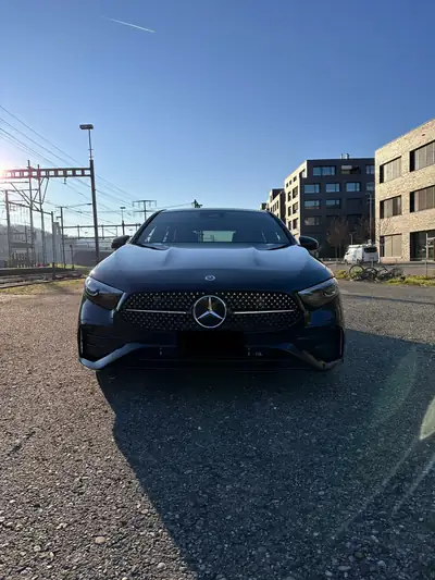 Mercedes-Benz Classe A 180 7G-DCT — Berline compacte hybride, état neuf et peu kilométrée — vista esterna