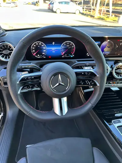 Mercedes-Benz Classe A 180 7G-DCT — Berline compacte hybride, état neuf et peu kilométrée — Miniatura 10