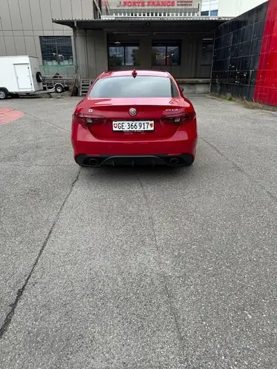 Alfa Romeo Giulia 2.0 Veloce Q4 — Berline sportive italienne, transmission intégrale, 31'000 km — Armaturenbrett