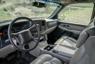 Chevrolet Tahoe 5.3 Autotrac L — Grand SUV américain, moteur puissant, transmission intégrale — Miniature 11