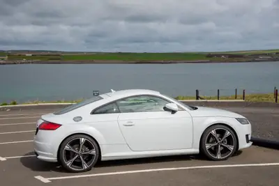 Audi TT Coupé 2.0 TFSI Quattro — Sportivité légendaire, moteur 230 ch, état impeccable — rear view