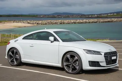 Audi TT Coupé 2.0 TFSI Quattro — Sportivité légendaire, moteur 230 ch, état impeccable — interior