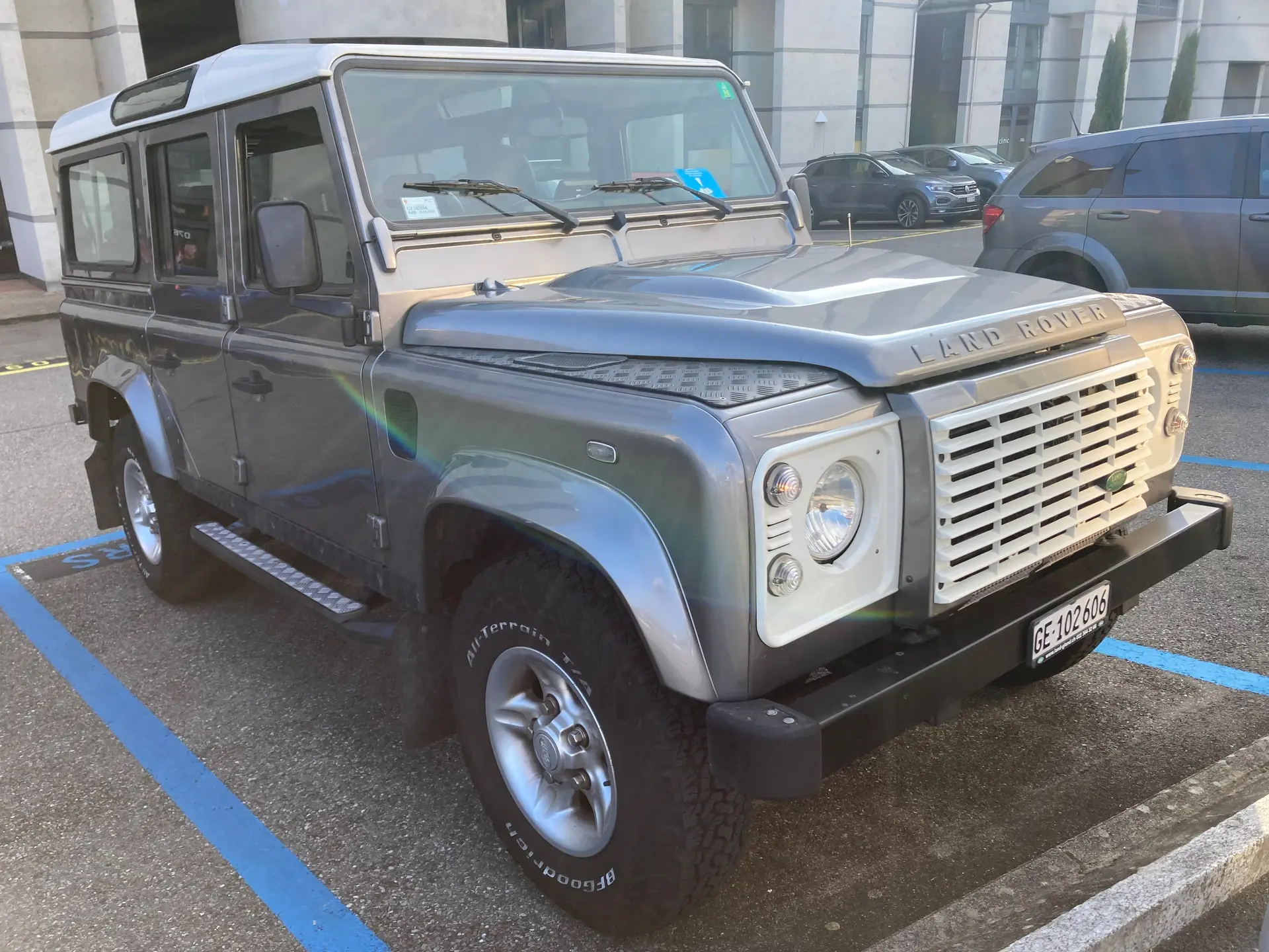 Land Rover Defender 110 TD4 — L'icône tout-terrain, robustesse éprouvée et 7 places