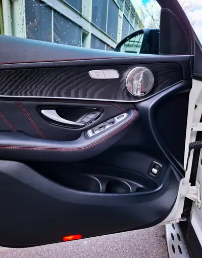 Mercedes-Benz GLC 43 AMG Coupé — Performance 367 ch, Design athlétique, Seulement 63'000 km — Miniatura 11