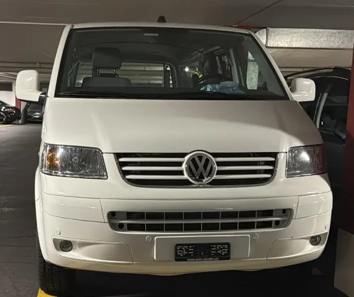 VW T5 Multivan Startline — Monospace diesel fiable, 82 000 km seulement — vue extérieure