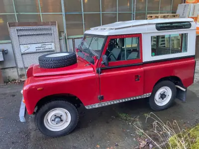 Land Rover 88 Serie III 1983 — Le 4×4 britannique culte, 76'000 km seulement — fianco