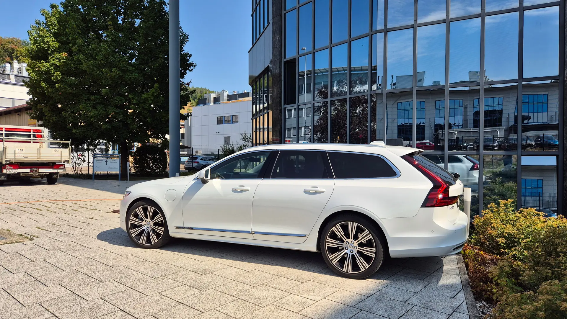 Volvo V90 T8 eAWD Plug-in Hybrid — Berline familiale électrifiée, 29'000 km seulement
