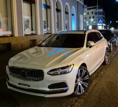 Volvo V90 T8 eAWD Plug-in Hybrid — Berline familiale électrifiée, 29'000 km seulement — côté
