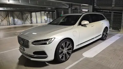 Volvo V90 T8 eAWD Plug-in Hybrid — Berline familiale électrifiée, 29'000 km seulement — arrière