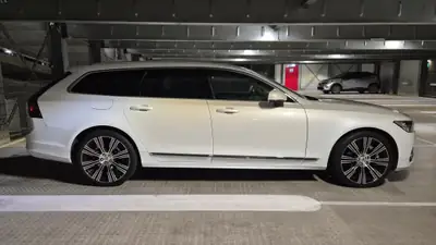 Volvo V90 T8 eAWD Plug-in Hybrid — Berline familiale électrifiée, 29'000 km seulement — détail