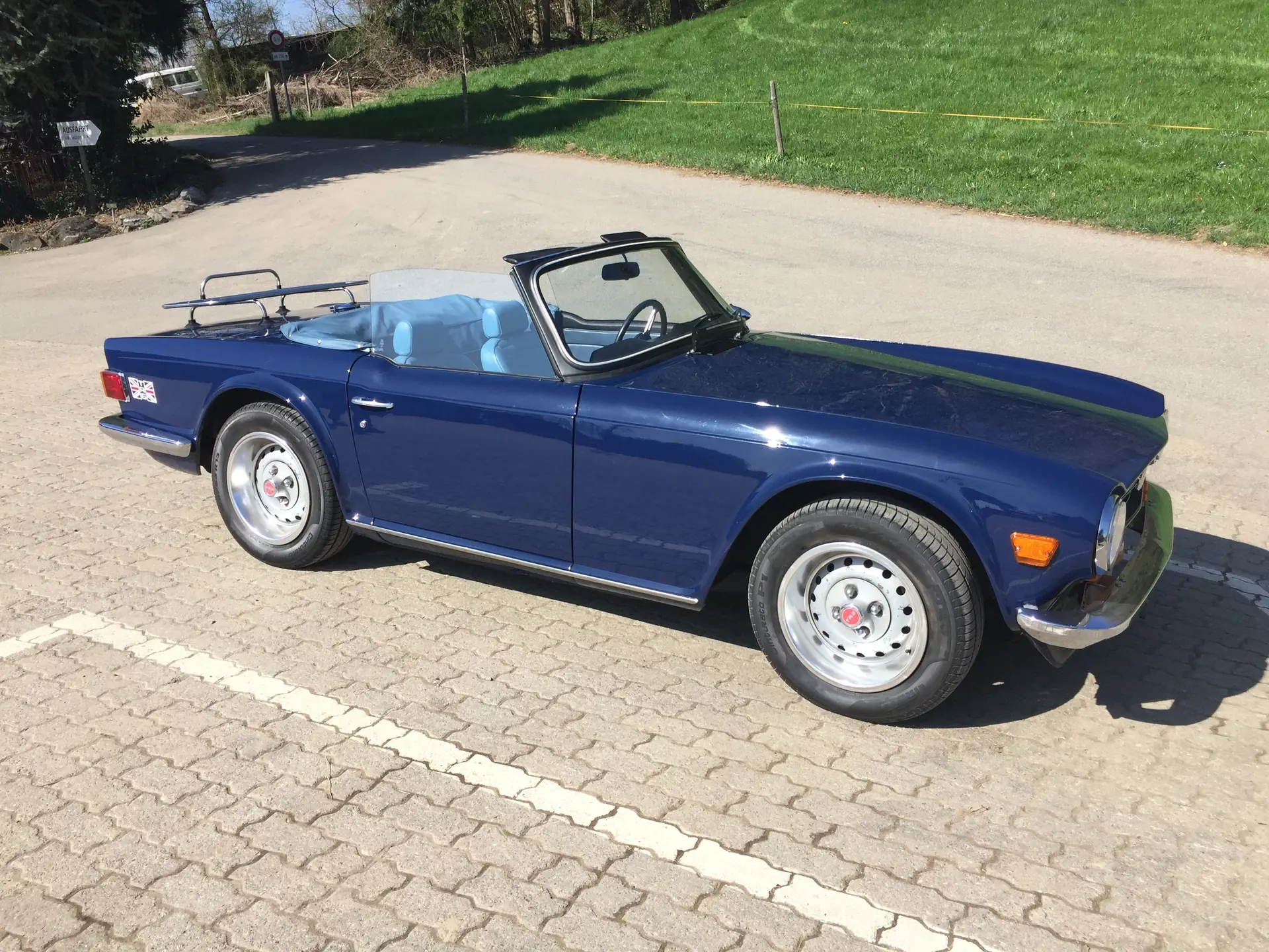 Triumph TR6 1974 — Cabriolet sportif emblématique, accès idéal au monde des oldtimers — Außenansicht