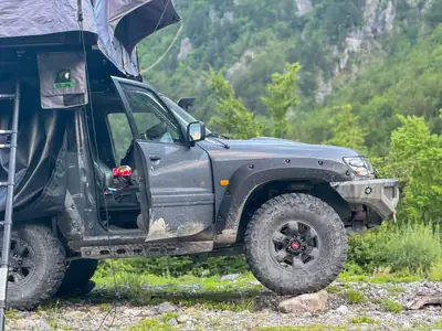Nissan Patrol 2.8 TD Hardtop — Le 4x4 de légende, robustesse et polyvalence — vue extérieure