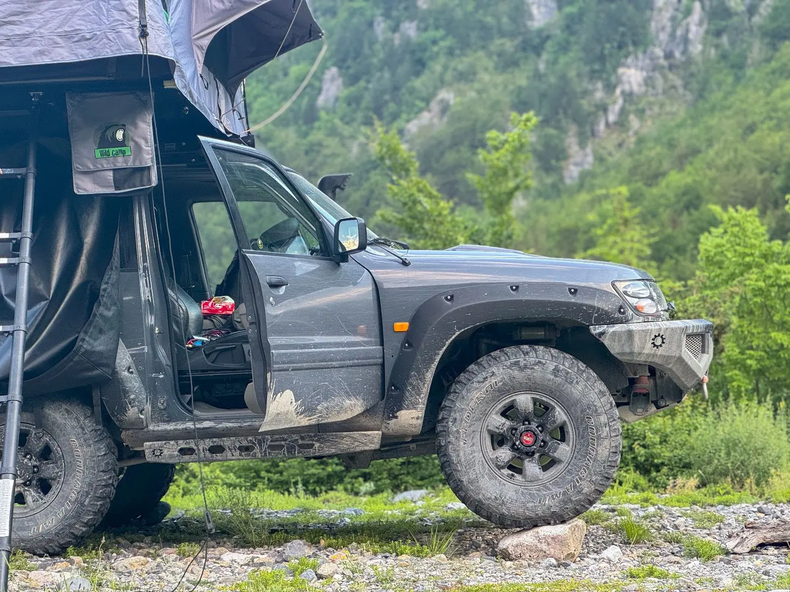 Nissan Patrol 2.8 TD Hardtop — Le 4x4 de légende, robustesse et polyvalence — vue extérieure