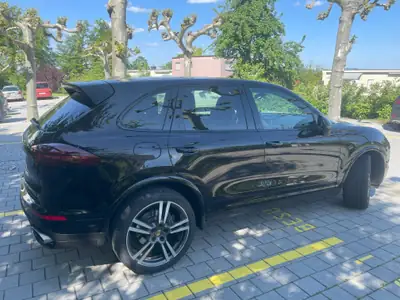 Porsche Cayenne Diesel — SUV premium 262 ch, transmission automatique, sans sinistre — Thumbnail 11