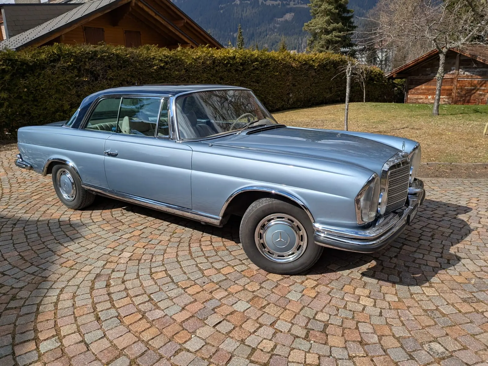 Mercedes-Benz 280 SE Coupé 1970 — Chef-d'œuvre classique, moteur 3.5L performant — vista esterna