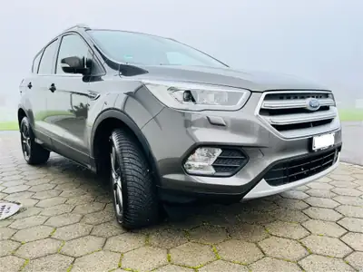 Ford Kuga 1.5 SCTi Titanium — SUV polyvalent, toit panoramique, première main — vista esterna